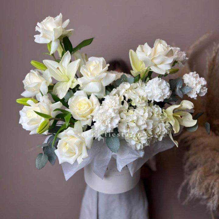 Цветочный бокс "Вайт дримс" в Саратове