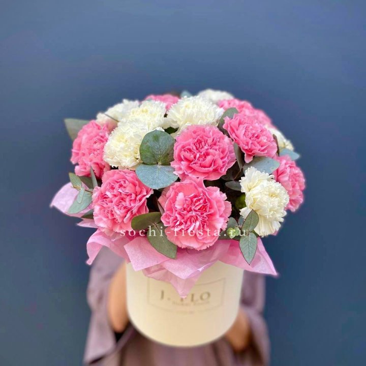 Диантусы в цилиндре в Саратове