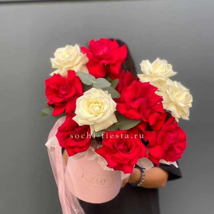 13 Французских роз в боксе в Саратове