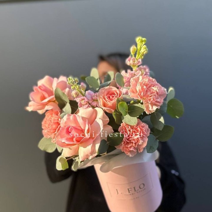 Цветы в боксе "Сизара" в Саратове