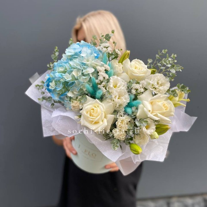 Цилиндр в голубых оттенках №1 в Саратове