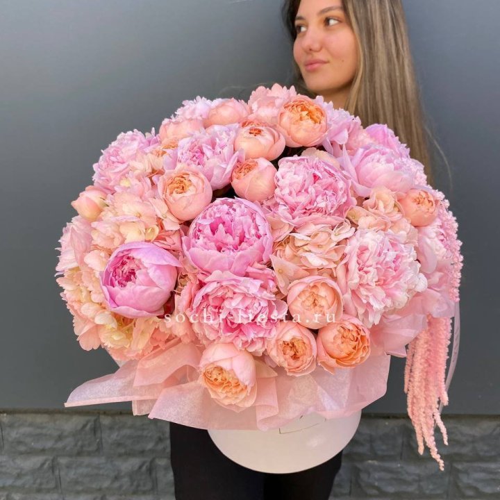 Коробка с пионами "Дабл фловер" в Саратове