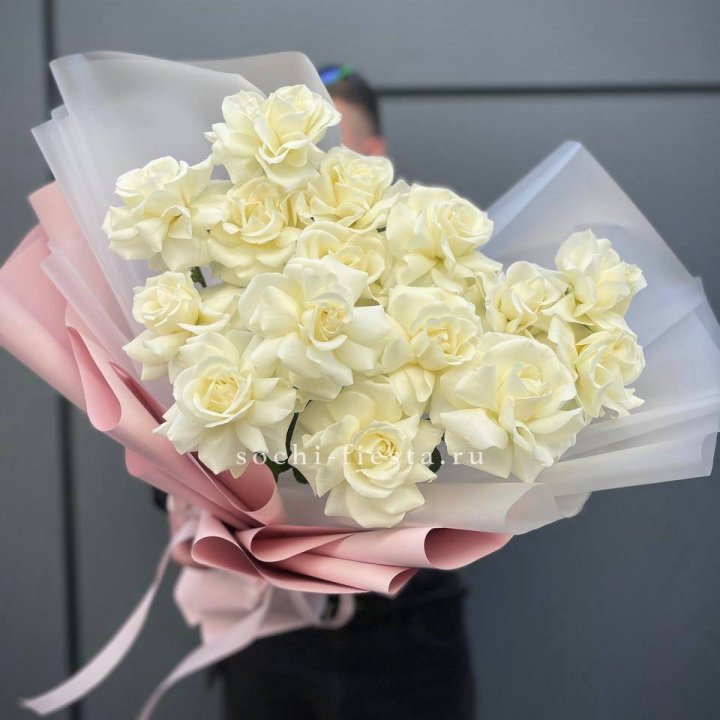 Букет из 15 французских роз Вайт дрим в Саратове