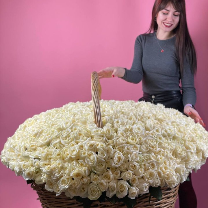 1001 белая роза в Саратове