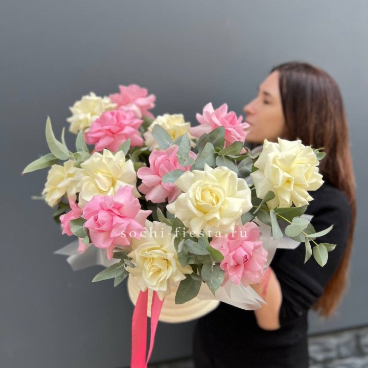 Зефирный бокс из 17 французских роз микс в Саратове