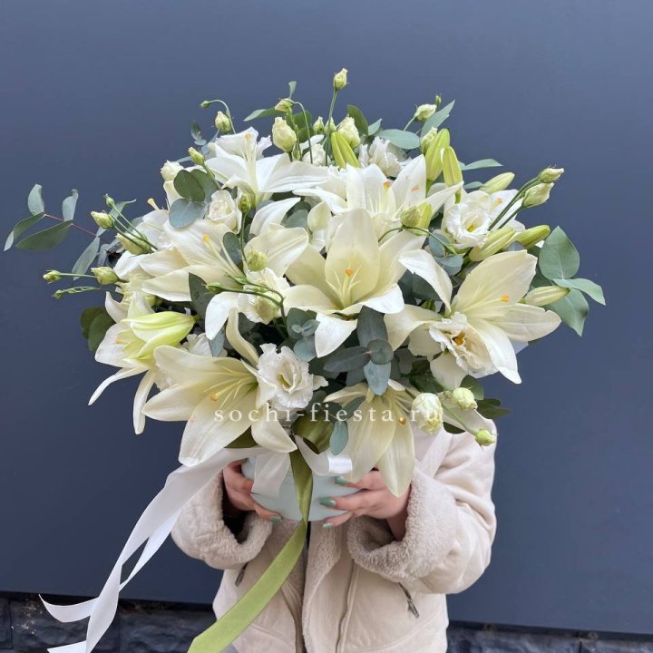 Бокс лилий и эустомы в Саратове