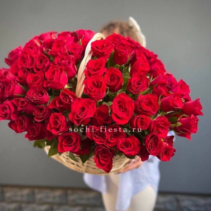 121 красная роза в корзине   в Саратове