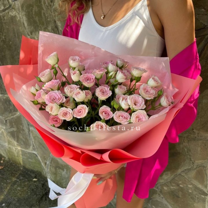 Розовые кустовые розы в Саратове