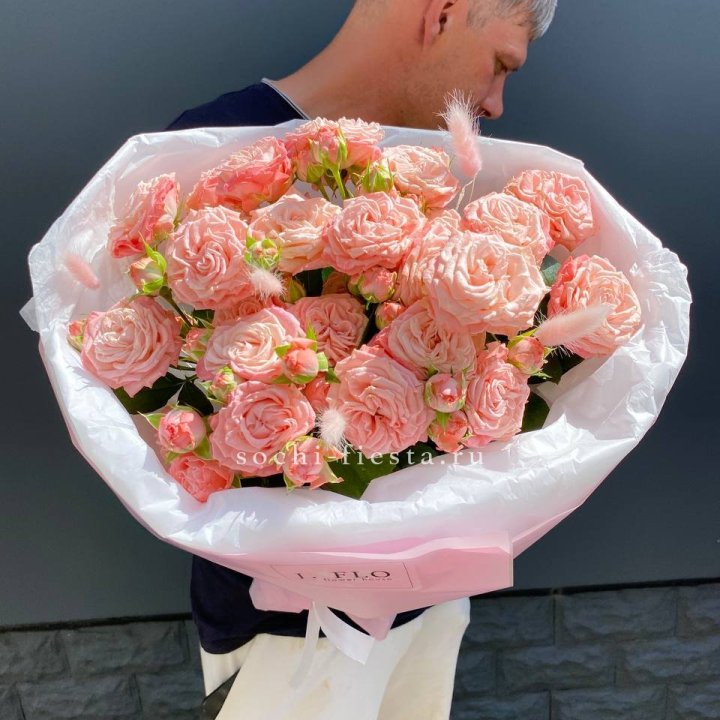 Пионовидные розы Мадам Бомбастик в Саратове