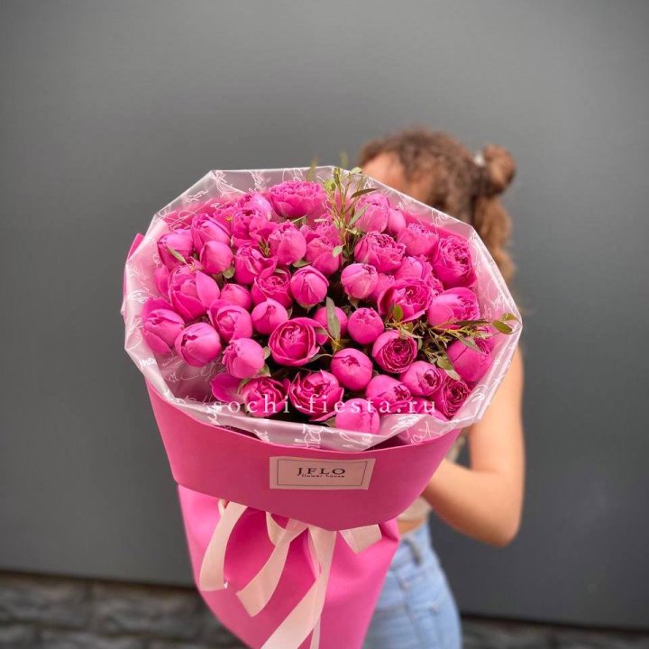 Кустовые розы букет Мисти Баблс в Саратове