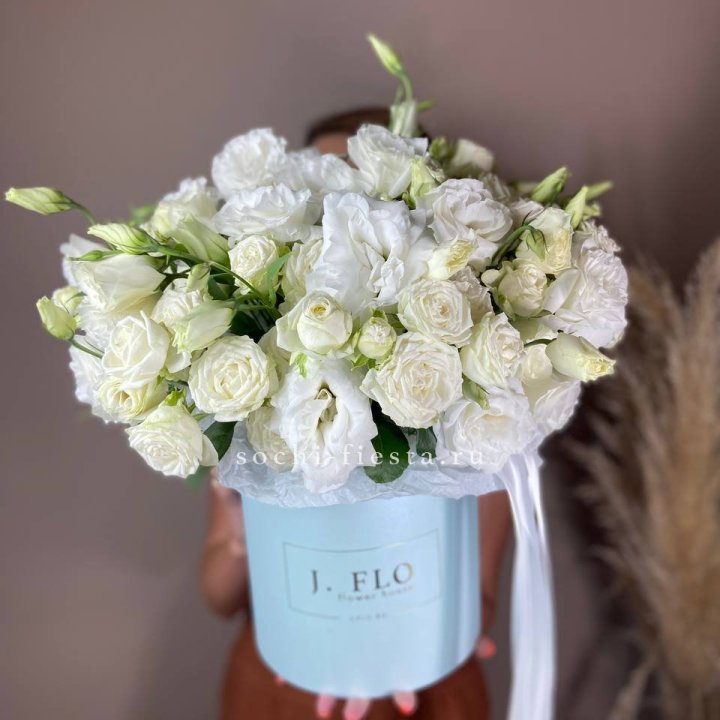 Бокс кустовых роз и эустомы  в Саратове