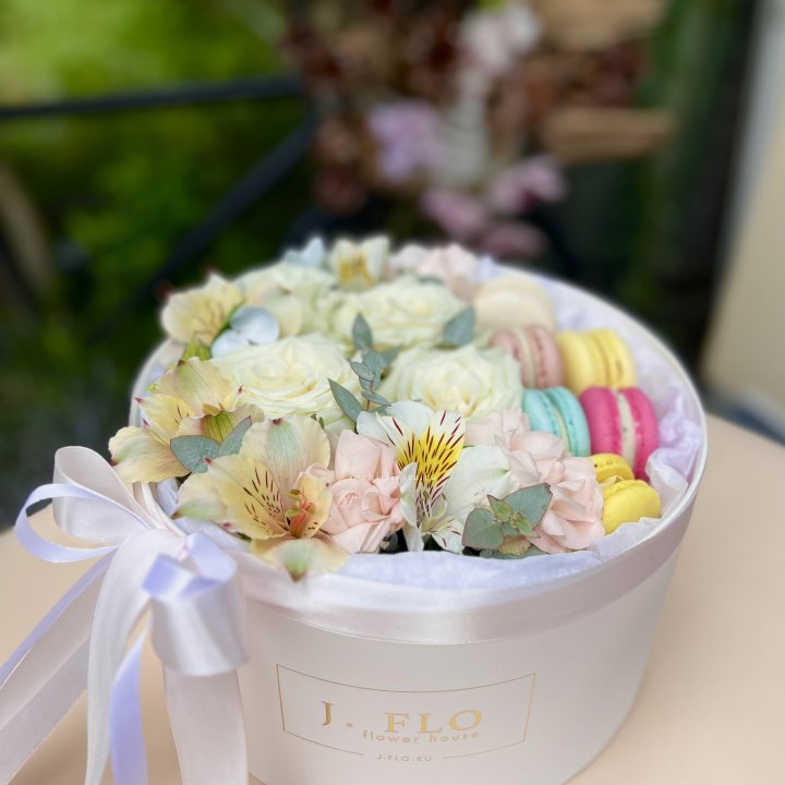 Цветочный бокс "Ника" в Саратове