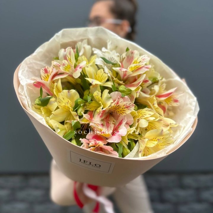 Альстромерии в нежном оформлении в Саратове