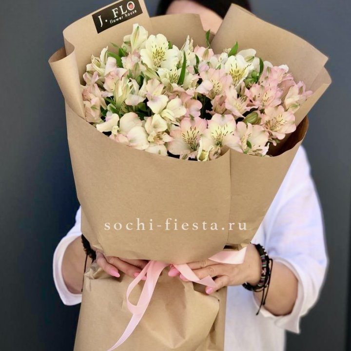 17  альстромерий в крафте в Саратове