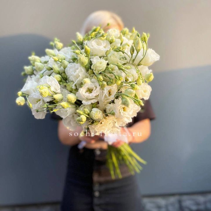 Букет эустом под ленту  в Саратове