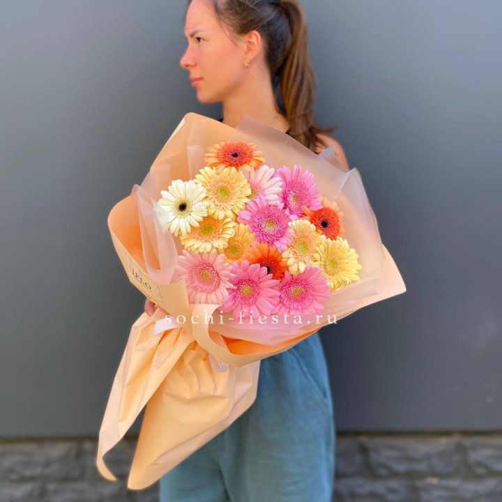 Букет разноцветных гербер в Саратове