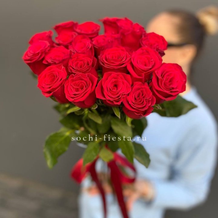 19 красных роз в Саратове