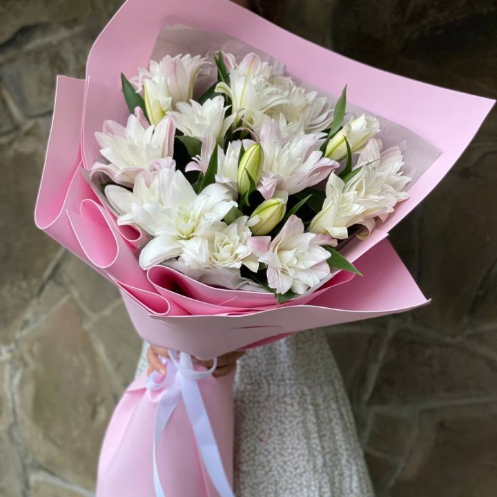 Букет пионовидных лилий №1 в Саратове