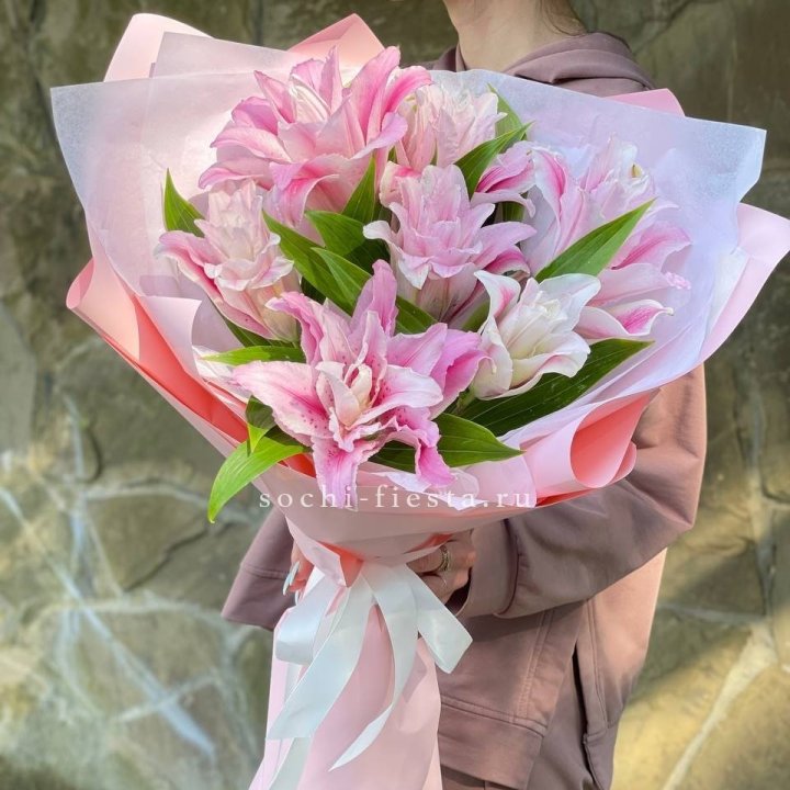 Букет пионовидных лилий №2 в Саратове