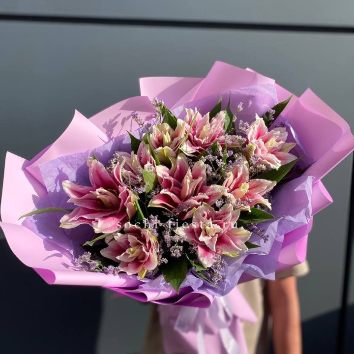 Букет пионовидных лилий №4 в Саратове