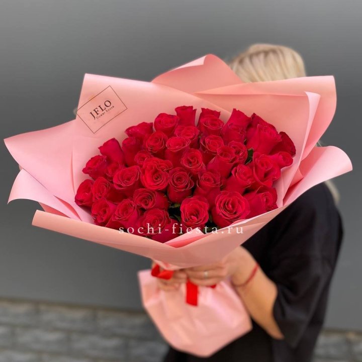 35 красных роз в Саратове