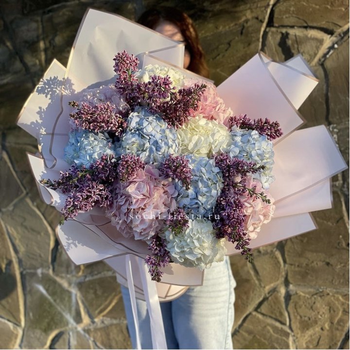 Букет гортензии с сиренью в Саратове