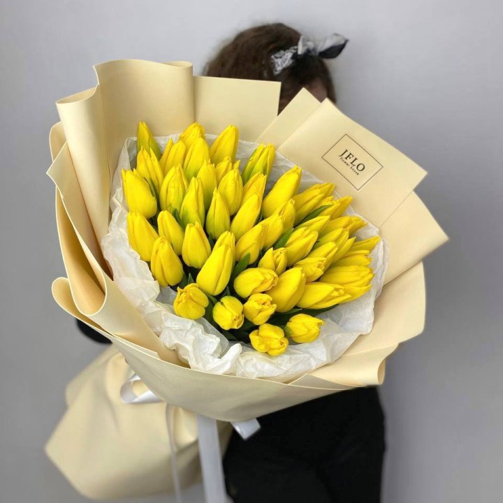 51 жёлтый тюльпан в Саратове