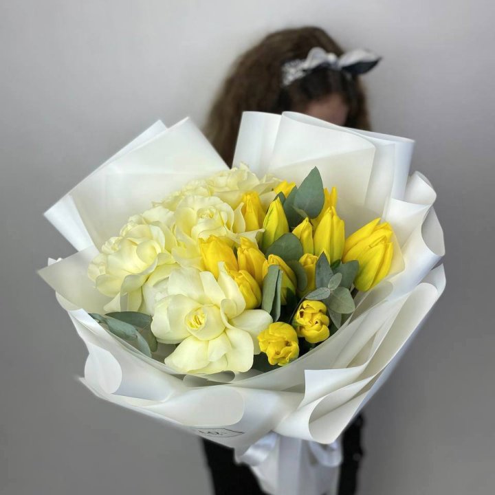 Дуо жёлтые тюльпаны и розы в Саратове