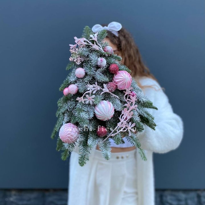 Новогодняя елочка "Розе" в Саратове