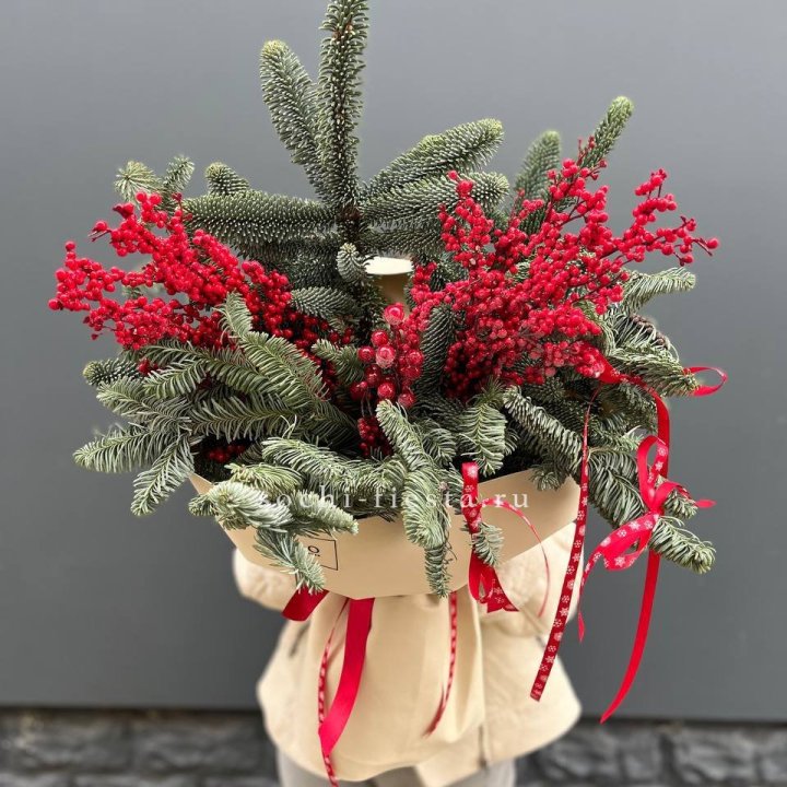 Букет нобилиса и ягод в Саратове