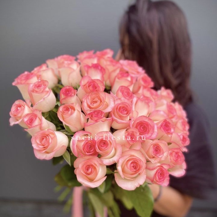 Охапка Роз Джумилия в Саратове