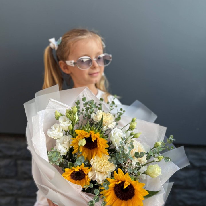  Букет  из стойких цветов с подсолнухами в Саратове