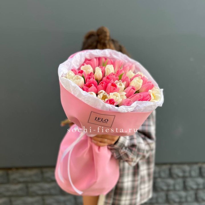 51 бело-розовый тюльпан в Саратове