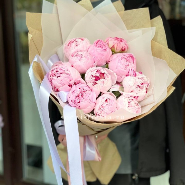 11 пионов в оформлении в Саратове