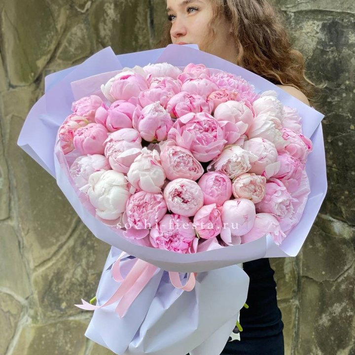 39 нежных пионов в Саратове