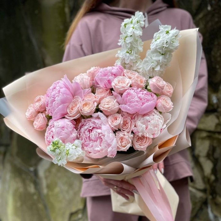 Букет с пионами №1 в Саратове