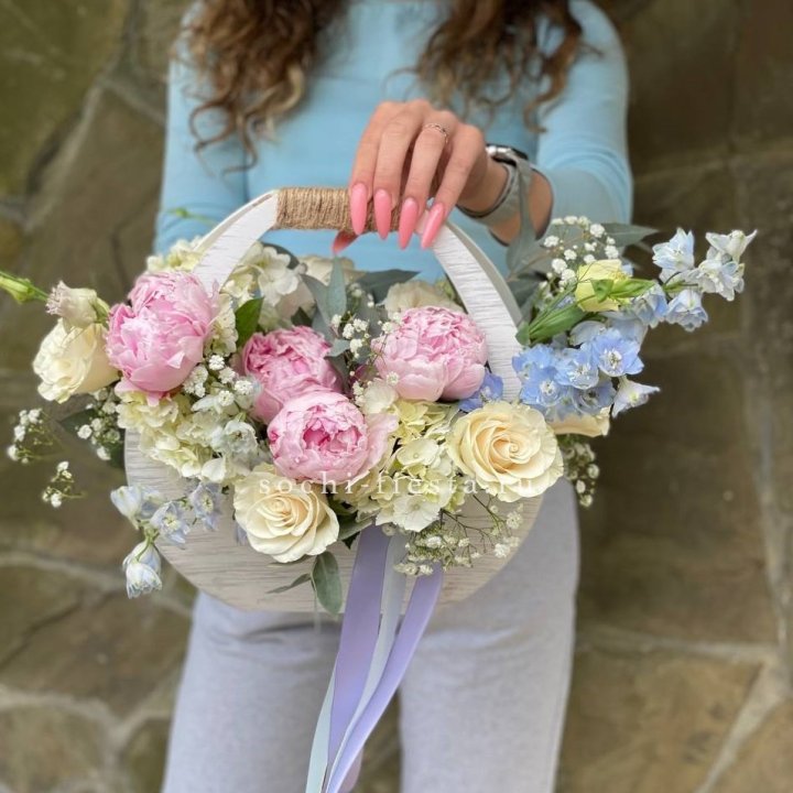 Ящик с пионами в Саратове