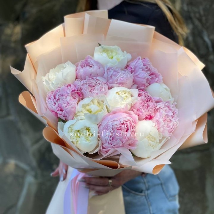 Букет 15 зефирных пионов в Саратове