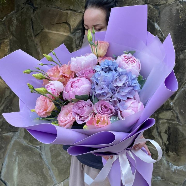 Букет с пионами "Блю логан" в Саратове