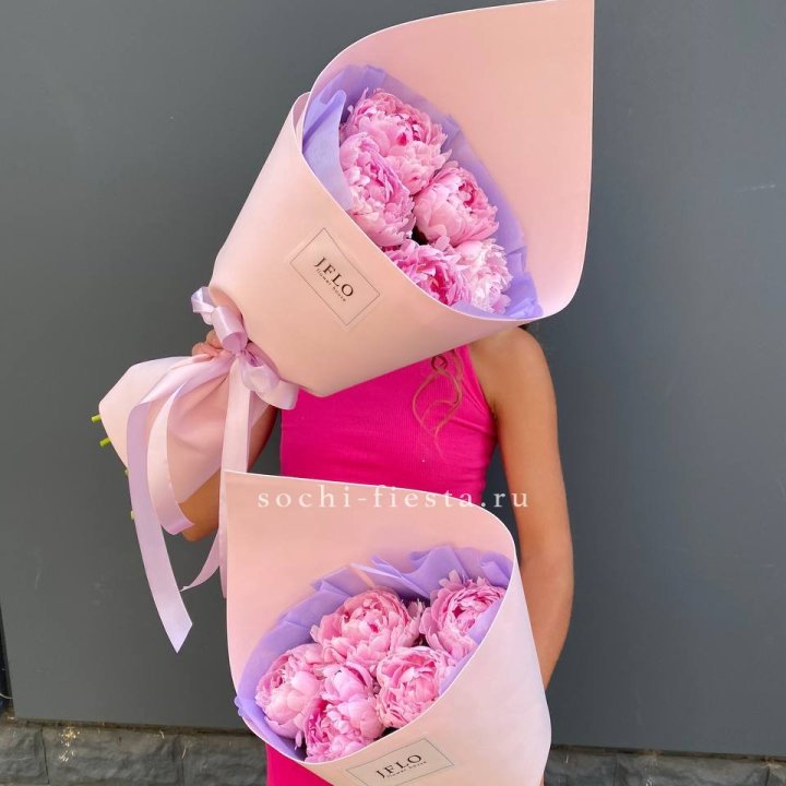 Букет из 5 пионов в Саратове