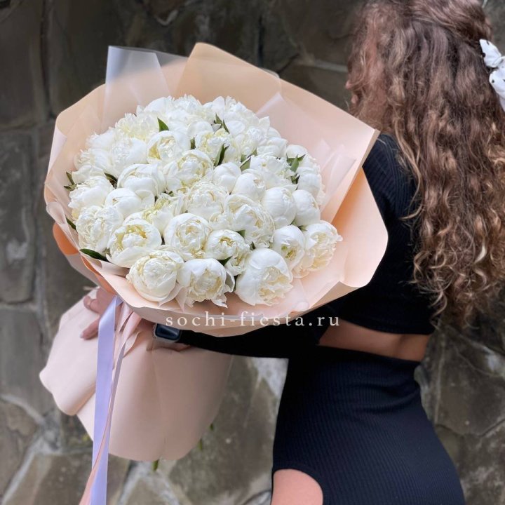 35 белых пион в Саратове