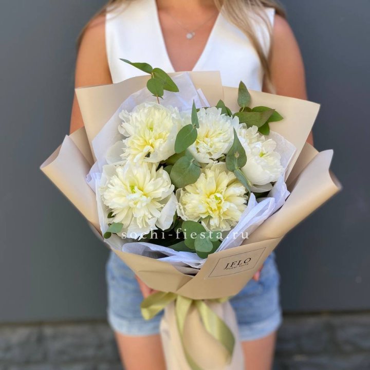  Букет белых пионов в Саратове