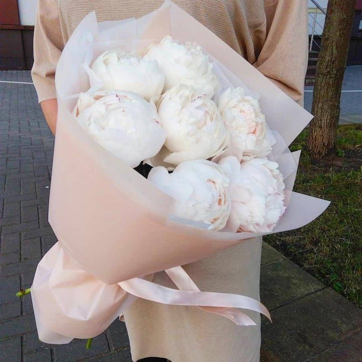 Букет белых пионов в Саратове