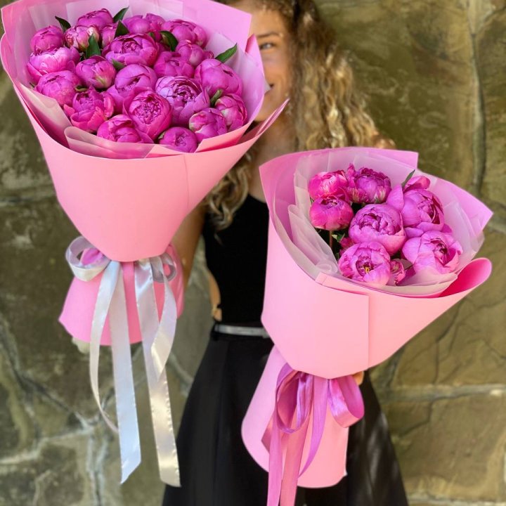 Букет ярких пионов  в Саратове