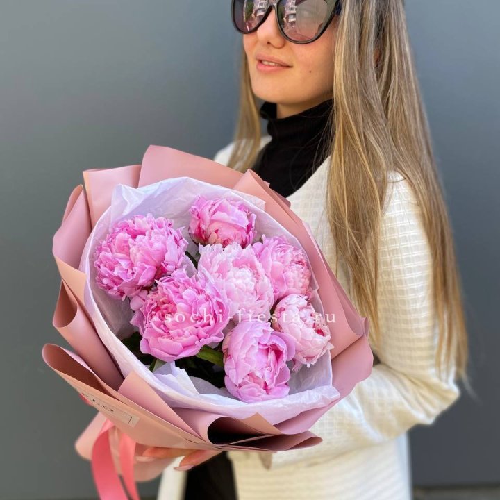 7 пионов в оформлении в Саратове