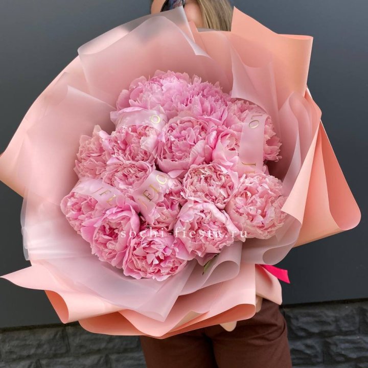 15 пионов "Монинг" в Саратове