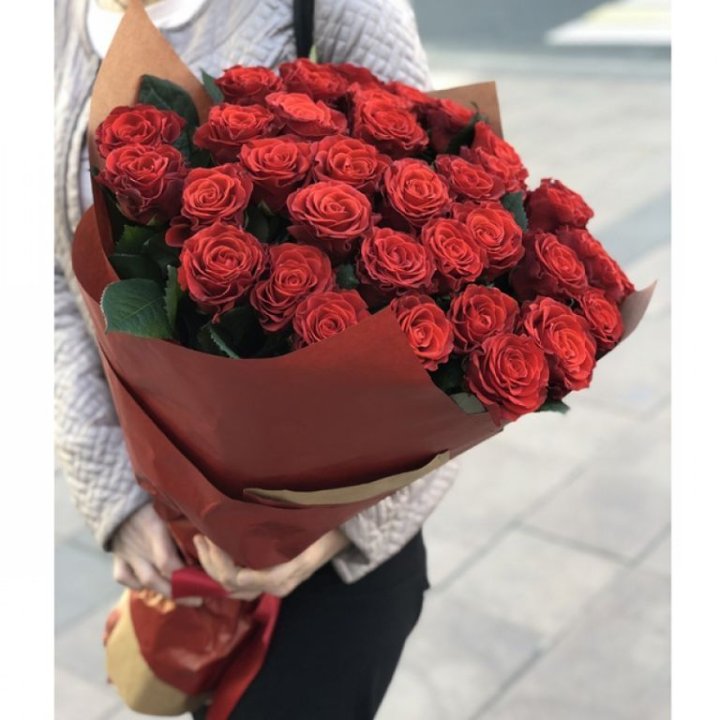 29 высоких роз  в Саратове