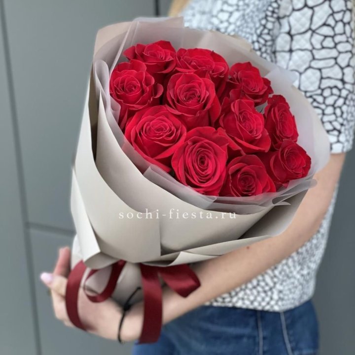 Букет красных роз "Рози" в Саратове