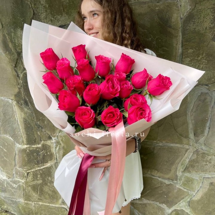 19 алых роз в Саратове