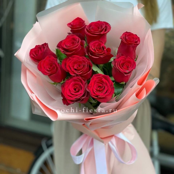 Букет красных роз "Мадам ред" в Саратове